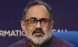 ശബരിമല കേസില്‍ തന്ത്രിയെ അറസ്റ്റ് ചെയ്തത് എന്തിന് : സര്‍ക്കാരിന് ഉളുപ്പുണ്ടെങ്കില്‍ സിബിഐയെ ഏല്‍പ്പിക്കണം