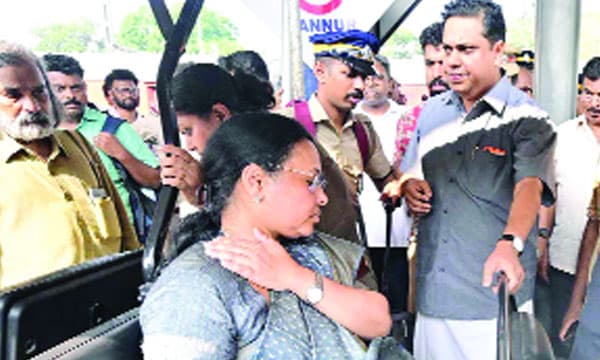  പ്രതിഷേധക്കാര്‍ മര്‍ദ്ദിക്കുന്ന ദൃശ്യങ്ങള്‍ ഇല്ല ; സിസിടിവി ദൃശ്യങ്ങള്‍ ആര്‍പിഎഫ് പരിശോധിച്ചു