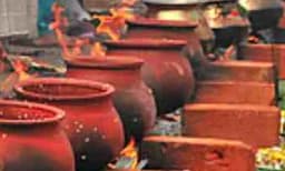 പണ്ടാരയടുപ്പില്‍ തീ പകര്‍ന്നു; ആറ്റുകാല്‍ പൊങ്കാലയ്ക്ക് തുടക്കമായി ; വന്‍ സ്ത്രീ കൂട്ടായ്മ