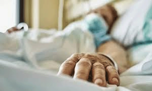 ഗുരുതര ചികിത്സാ വീഴ്ച: മരിച്ച സ്ത്രീയുടെ മകന് 4,93,736 രൂപ നഷ്ടപരിഹാരം നല്‍കണമെന്ന് ഉപഭോക്തൃ കമ്മീഷന്‍