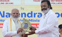 ആറന്മുള കണ്ണാടിയും മത്സ്യാവതാരത്തിന്റെ ശില്‍പ്പവും ; കൊച്ചിയില്‍ പ്രധാനമന്ത്രിക്ക് കൈനിറയെ സമ്മാനങ്ങള്‍ 