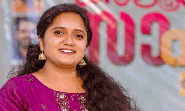 അനധികൃതമായിട്ടാണ് വോട്ടേഴ്സ് ലിസ്റ്റിൽ പേര് ചേർത്തതെന്ന് ആരോപണം: ശ്രീനാദേവി കുഞ്ഞമ്മയ്ക്കെതിരെ വക്കീൽ നോട്ടീസ്