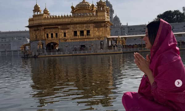 വിവാഹമോചനത്തിനു പിന്നാലെ സുവര്‍ണ്ണ ക്ഷേത്രം സന്ദര്‍ശിച്ച് നടി ഹന്‍സിക മോട്‌വാനി 
