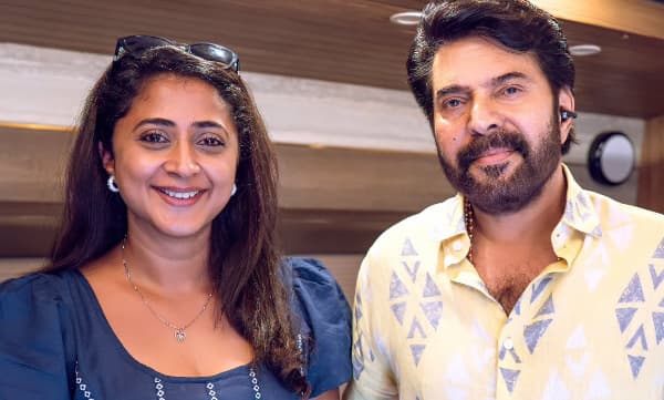 കൈതേരി മാക്കം പഴശ്ശിരാജയെ കണ്ടുമുട്ടിയപ്പോള്‍; ചിത്രം പങ്കുവെച്ച് കനിഹ 
