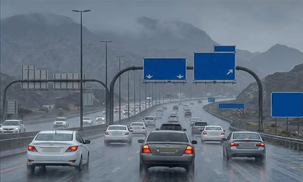 ഒമാനിൽ അതീവ ജാഗ്രതാ മുന്നറിയിപ്പ്; ശക്തമായ ഇടിയോട് കൂടിയ മഴയ്ക്കും കാറ്റിനും സാധ്യത