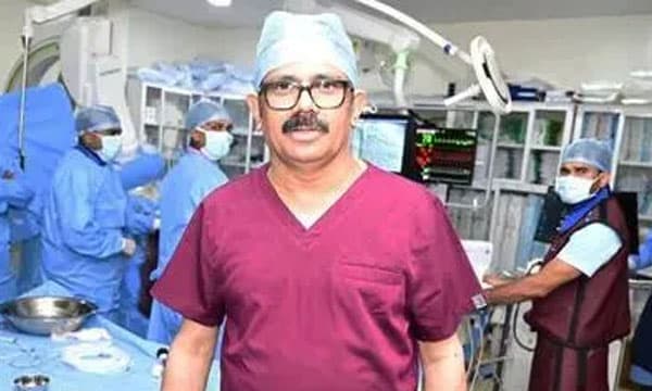 പ്രചാരണചൂടിലും സേവനം മറക്കാതെ ബിജെപി സ്ഥാനാര്‍ത്ഥി ; ഹൃദ്‌രോഗിയുടെ ജീവന്‍ രക്ഷിക്കാന്‍ ഡോ. എന്‍. പ്രതാപ് കുമാര്‍ ഓടിയെത്തി