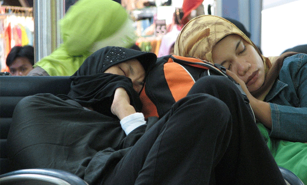 വിമാനയാത്രയിലെ ക്ഷീണം കുറയ്ക്കാന്‍ അഞ്ച് മിനിറ്റ് യോഗ: പുതിയ നിര്‍ദ്ദേശവുമായി കേന്ദ്ര ആയുഷ് മന്ത്രാലയം 
