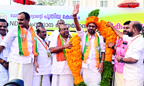 സതീശന് 'അവിലും മലരും കുന്തിരിക്കവും വില്‍ക്കുന്ന കട' ; കോണ്‍ഗ്രസ് വന്നാല്‍ ജമാഅത്തെ ആഭ്യന്തരം ഭരിക്കുമെന്ന് കെ. സുരേന്ദ്രന്‍