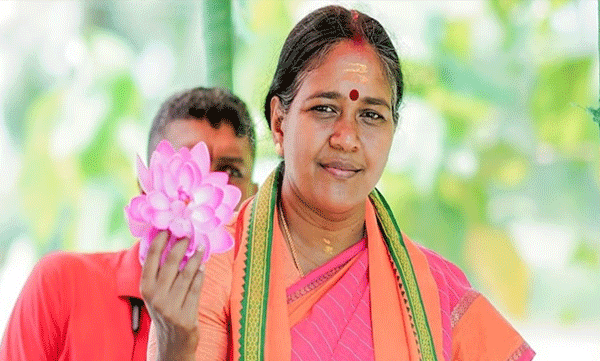 'പ്രശോഭിനെതിരായ ലൈംഗിക പരാതി ; പാലക്കാട് ഒരു മാങ്കൂട്ടത്തിലല്ല പല മാങ്കൂട്ടങ്ങൾ ഉണ്ടെന്നതിന്റെ്‌ തെളിവ് ; ശോഭ സുരേന്ദ്രന്‍