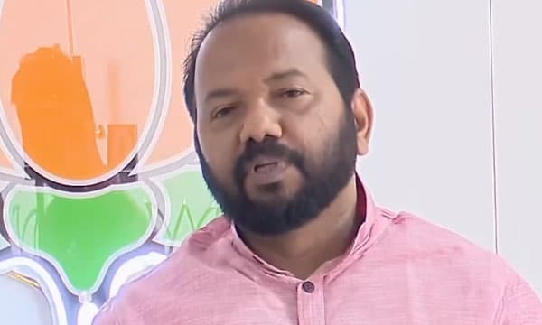 തെരഞ്ഞെടുപ്പ് കമ്മീഷനിലെ ഉദ്യോഗസ്ഥര്‍ സിപിഎം ആളുകള്‍ ;  ഗൂഡാലോചന ശിവന്‍കുട്ടിയുടെ ഓഫീസില്‍ ; എല്ലാം ഡീലെന്ന് ബിജെപി
