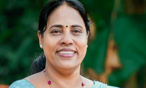 മാപ്പ് എഴുതി നൽകി; വീണ്ടും 'കൈ' പിടിച്ച് തൃശ്ശൂർ കോർപ്പറേഷൻ കൗൺസിലർ  ലാലി ജെയിംസ്
