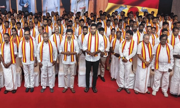 'സി ജോസഫ് വിജയ്', തമിഴ്‌നാട്ടില്‍ രണ്ടിടത്ത് മത്സരിക്കാന്‍ വിജയ്; TVK സ്ഥാനാര്‍ഥി പട്ടിക പ്രഖ്യാപിച്ചു