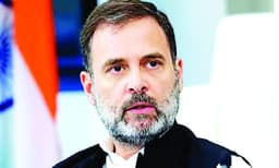 കേരളത്തില്‍ ബിജെപിയുടെ അദൃശ്യകരം ; പിണറായിയെ നിന്ത്രിക്കുന്നത് മോദി ; ഡീല്‍ ആരോപണം വീണ്ടും ഉന്നയിച്ച് രാഹുല്‍