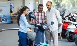 സ്മാര്‍ട്ട്ഫോണിന്റെ വിലയില്‍ ഇലക്ട്രിക് സ്‌കൂട്ടറോ ബൈക്കോ സ്വന്തമാക്കാന്‍ അവസരവുമായി ഓല
