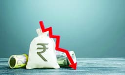 പിടിവിട്ട്‌ രൂപ, ഡോളറിനെതിരേ 95.14 എന്ന റെക്കോഡ്‌ താഴ്‌ചയില്‍