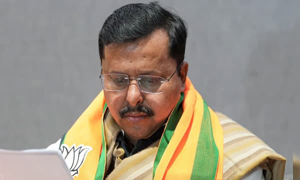 'ഈ നാടകമൊക്കെ ജനം മനസ്സിലാക്കി ; ഇടത്-വലത് മുന്നണികളുടെ ഒത്തുകളി രാഷ്ട്രീയം ഈ തെരഞ്ഞെടുപ്പോടെ തീരും'