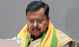 'ഈ നാടകമൊക്കെ ജനം മനസ്സിലാക്കി ; ഇടത്-വലത് മുന്നണികളുടെ ഒത്തുകളി രാഷ്ട്രീയം ഈ തെരഞ്ഞെടുപ്പോടെ തീരും'