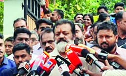 വീണ്ടും ആല്‍ത്തറ കലുങ്ക് സംവാദവുമായി സുരേഷ്‌ഗോപി ; അന്തിക്കാട്ട് സി.സി. മുകുന്ദനായി വോട്ടഭ്യര്‍ത്ഥിച്ചു