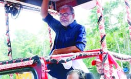 പോരാട്ടം അവസാന ലാപ്പിലേക്ക്‌; 
നാടിളക്കി സ്‌ഥാനാര്‍ഥികള്‍