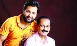 ''ഇതെന്താ അച്‌ഛന്റെ 
ഒരു കണ്ണ്‌ ചെറുതായിരിക്കുന്നേ?''