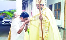 വെള്ളയാംകുടി പള്ളിയില്‍ കുര്‍ബാന കൂടി റോഷി