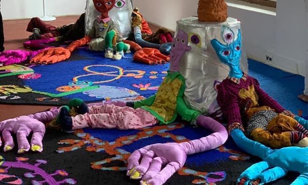 പഴന്തുണികളിൽ പ്രതിഷേധത്തിന്റെ കനൽ; ബിനാലെയിൽ ശ്രദ്ധാകേന്ദ്രമായി അഫ്രയുടെ പ്രദർശനം 