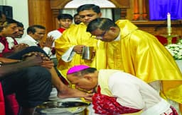 കോഴിക്കോട്‌ ദൈവമാത കത്തീഡ്രലില്‍ പാദം കഴുകല്‍ ശുശ്രൂഷയും പെസഹാ ആചരണവും