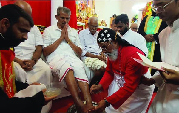 വിശ്വാസത്തിന്റെ നിറവില്‍ പെസഹ ആചരണം