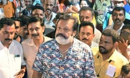 കണ്ണൂരില്‍ മാറ്റത്തിന്റെ കാറ്റ് വീശുമെന്ന് സുരേഷ്‌ഗോപി ; ജനക്കൂട്ടത്തെ ഇളക്കിമറിച്ച് ആവേശത്തിരയിളക്കി റോഡ് ഷോ