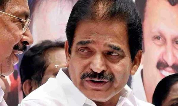  വ്യാജ ആധാര്‍ നിര്‍മ്മിക്കുന്നെന്ന കോണ്‍ഗ്രസ് ആക്ഷേപം : മുഖ്യ തിരഞ്ഞെടുപ്പ് ഓഫീസര്‍ അടിയന്തര റിപ്പോര്‍ട്ട് തേടി