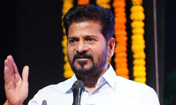'വിമാനടിക്കറ്റ് ഞാന്‍ തരാം...വികസനം കാണാന്‍ തെലങ്കാനയ്ക്ക് വരൂ'; മുഖ്യമന്ത്രിയെ വെല്ലുവിളിച്ച് രേവന്ത് റെഡ്ഡി