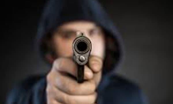 ഗുണ്ടാ നേതാവിന് നേരെ ചുറ്റും നിന്ന് വെടിവെപ്പ്: അഞ്ച് വെടിയുണ്ടകളേറ്റിട്ടും 25 കിലോമീറ്റര്‍ വണ്ടി ഓടിച്ച് ആശുപത്രിയിലെത്തി