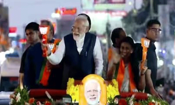 മോദി തിരുവനന്തപുരത്ത്; കരമന മുതൽ കിള്ളിപ്പാലം വരെ റോഡ് ഷോ:  പ്രധാനമന്ത്രിക്കൊപ്പം നാല് മണ്ഡലങ്ങളിലെ സ്ഥാനാർത്ഥികൾ