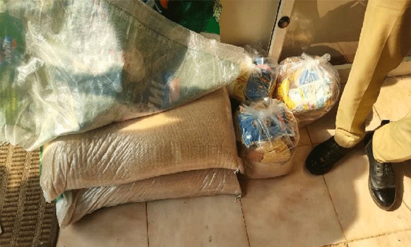 കിറ്റുകള്‍ ഉണ്ടെന്ന് പരാതി ഉയര്‍ന്ന ഗോഡൗണിൽ നടൻ ദേവൻ; കിറ്റുകള്‍ സീൽ ചെയ്തു, സൂപ്പര്‍മാര്‍ക്കറ്റ് ഉടമ കസ്റ്റഡിയിൽ