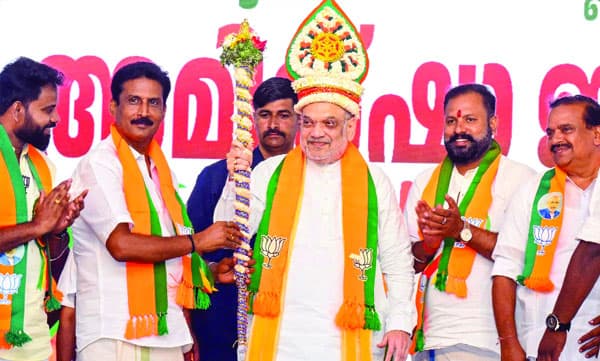 എന്‍ഡിഎ വന്നാല്‍ രണ്ടു വര്‍ഷത്തിനുള്ളില്‍ എയിംസ് ; പ്രധാനമന്ത്രി നല്‍കിയ വീടിന്റെ ക്രെഡിറ്റ് പിണറായി അടിച്ചുമാറ്റി