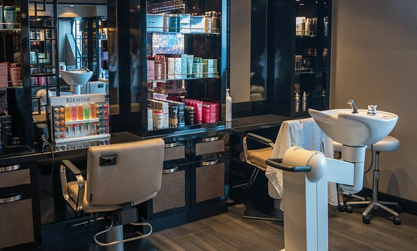 ഭാര്യയെ ജോലിയില്‍ നിന്ന് പിരിച്ചുവിട്ടതില്‍ ദേഷ്യം: സലൂണ്‍ ഉടമയെ ആക്രമിച്ച് ഭര്‍ത്താവും സംഘവും, സംഭവം ബംഗളൂരുവില്‍
