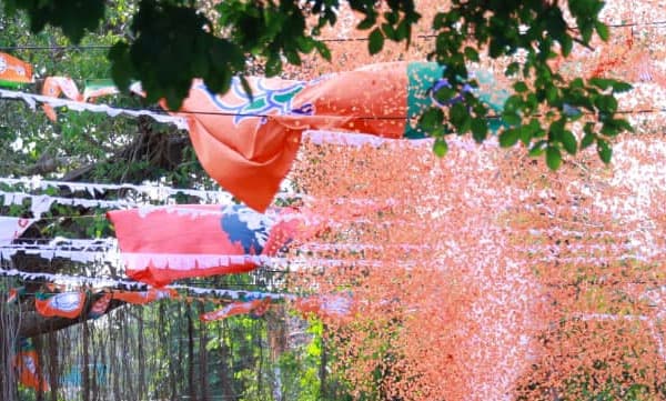 വാടാനപ്പള്ളി ഭക്ഷ്യക്കിറ്റ് : സംഘര്‍ഷത്തില്‍ കേസെടുത്തു പോലീസ് ; പ്രചാരണം തടസ്സപ്പെടുത്തിയതിന് കേസെടുക്കാന്‍ ബിജെപി