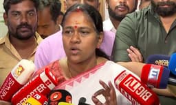 വോട്ടിന്‌ നോട്ടും സാരിയും; വിവാദച്ചൂടില്‍ പാലക്കാട്‌