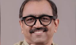 പോളിംഗ്ബൂത്തില് ക്യാമറയുള്ള കണ്ണട ധരിച്ചെത്തി ; യുഡിഎഫ് ചീഫ് ഇലക്ഷന് ഏജന്റിനെതിരെ നടപടി