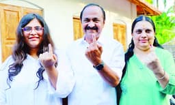 ത്രികോണപ്പോര്‌: പോളിങ്ങില്‍ കുതിച്ച്‌ എറണാകുളം ജില്ലയും കുന്നത്തുനാടും, ശതമാനക്കണക്കില്‍ എസ്.ഐ.ആര്‍. ഇഫക്ടും