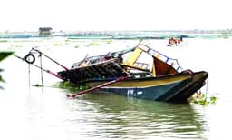 ഇരകള്‍ പഞ്ചാബ്‌ സ്വദേശികള്‍ 
വൃന്ദാവനില്‍ ബോട്ട്‌ മറിഞ്ഞ്‌ 
10 സഞ്ചാരികള്‍ മരിച്ചു