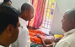 വോട്ടര്‍മാരെ കാണാന്‍ മണ്ഡലത്തിലെത്തി മുഹമ്മദ്‌ ഷിയാസ്‌