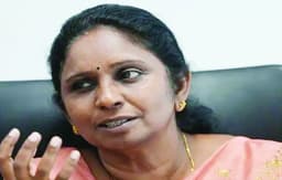 മേയര്‍ വി.കെ. മിനിമോളെ പ്രതിരോധത്തിലാക്കി രേഖകള്‍ പുറത്ത്‌   മൂന്നു ലക്ഷം രൂപ തട്ടിയെടുത്തെന്ന കേസ്‌  പരാതി ഉയര്‍ന്നപ്പോള്‍ തുക തിരികെ നല്‍കിയെന്ന വാദം നിലനില്‍ക്കില്ലെന്നും വിജിലന്‍സ്‌ കോടതി വ്യക്‌തമാക്കിയിരുന്നു.