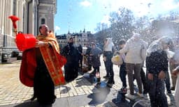 റഷ്യ- യുൈക്രന്‍ ഈസ്‌റ്റര്‍ വെടിനിര്‍ത്തല്‍ പൊളിഞ്ഞു