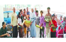 പച്ചക്കറിക്കൂട നിറയെ സ്‌നേഹവുമായി കുരുന്നുകള്‍ അഗതിമന്ദിരത്തില്‍