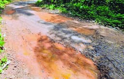 ചാപ്പക്കടവ്‌-ഏറ്റുപാറ റോഡില്‍ യാത്രാദുരിതം രൂക്ഷം