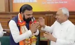 നിതീഷിനെ പുറത്താക്കാന്‍ പ്രതിജ്‌ഞയെടുത്തു; ഒടുവില്‍ പിന്‍ഗാമിയാകാന്‍ നിയോഗം