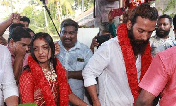 കുംഭമേള വൈറൽ പെൺകുട്ടിയുടെ കല്യാണം; കേസന്വേഷണത്തിനായി മധ്യപ്രദേശ് പോലീസ് കൊച്ചിയിൽ
