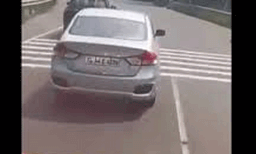 തീയണക്കാൻ പാഞ്ഞുപോയ ഫയർ ഫോഴ്‌സ് സംഘത്തിൻ്റെ വഴിമുടക്കി; കാറുടമയ്ക്ക് കിട്ടിയത് എട്ടിന്റെ പണി; ലൈസൻസ് സസ്പെൻ്റ് ചെയ്തു, കേസെടുത്തു