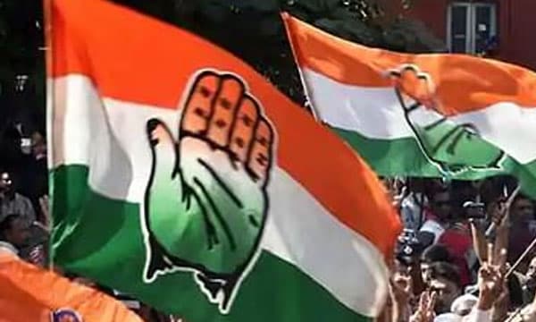 കോണ്‍ഗ്രസിലെ മുഖ്യമന്ത്രി ചര്‍ച്ച ; മൂന്ന് ചേരികളും ഓണായി, വടിയെടുത്ത് ഹൈക്കമാന്റ് ; മിണ്ടരുതെന്ന് കെപിസിസി  